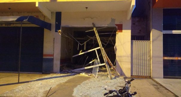Criminosos atacam agência bancária em Buriti