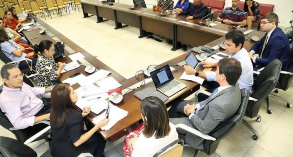 Duarte Jr. investiga práticas abusivas de escolas