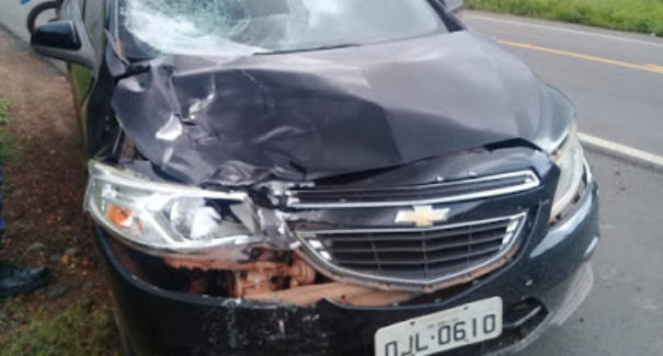 Adolescente morre após colisão entre carro e moto na BR-222