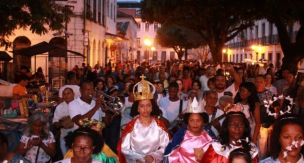 Dia de queimação de palhinhas