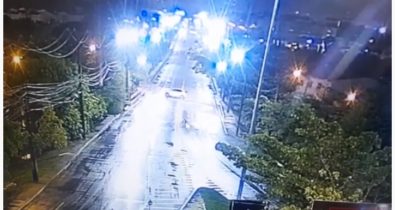 Vídeo: veja o momento exato em que carro cai da ponte no Jaracati
