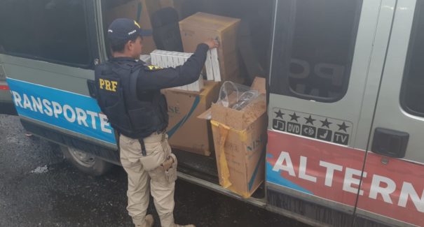 Operação policial apreende mais de 200 mil cigarros na BR-010