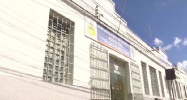Assaltantes invadem casa de gerente de banco mas fogem sem roubar nada