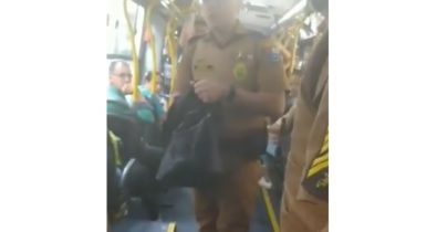Mulher negra é acusada injustamente de furto dentro de ônibus