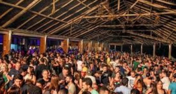 Telhado da Casa das Dunas desaba durante Baile da Prometida