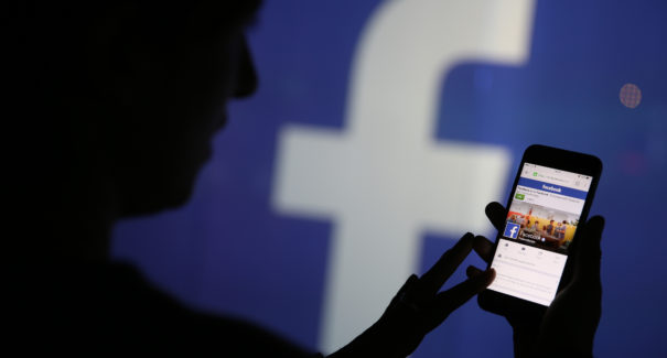 Facebook proíbe vídeos ‘deepfakes’