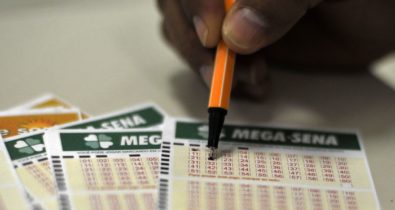 Mega-Sena acumula de novo e pode pagar R$ 45 milhões na quarta-feira