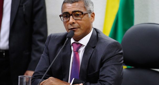Senador Romário anuncia licença do cargo e suplente assume vaga