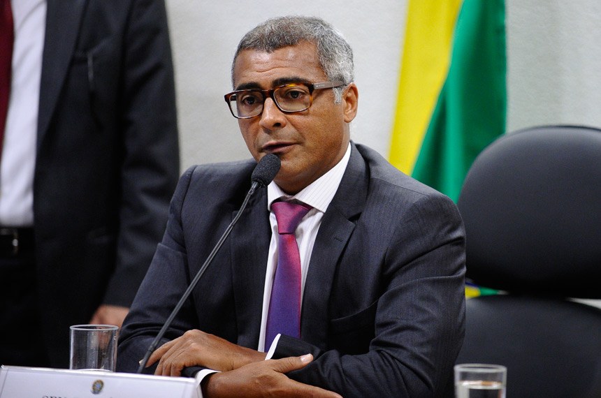 Senador Romário anuncia licença do cargo e suplente assume vaga