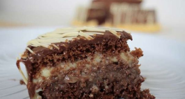 Mulher de 60 anos morre durante concurso para comer bolos