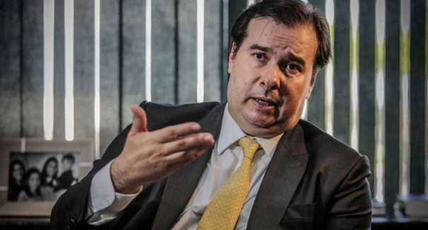 Maia pede demissão imediata do secretário da Cultura por citar nazista