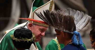 Papa afasta proposta de ordenar homens casados como padres na Amazônia