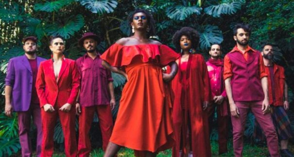 Liniker anuncia separação da banda os Caramelows e uma nova turnê