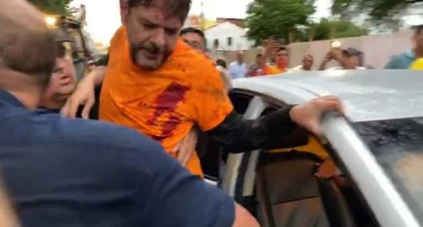 Senador Cid Gomes é baleado em meio a um protesto de policiais