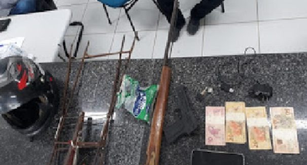 Homem é preso após realizar assalto e agredir dona de loja