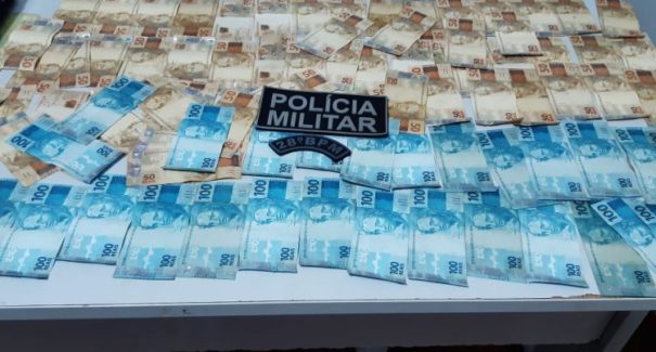 Polícia prende suspeito de roubo à mão armada e encontra R$ 6 mil
