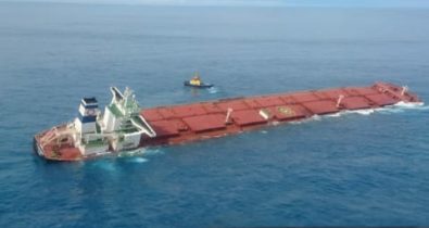 Marinha confirma dois vazamentos em navio com minério na costa do Maranhão