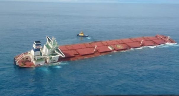 Marinha confirma dois vazamentos em navio com minério na costa do Maranhão