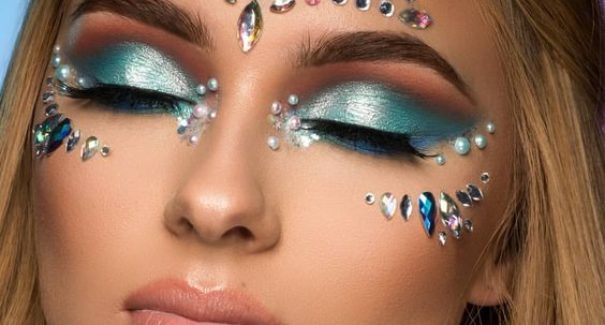 6 dicas de como arrasar nos acessórios para make no carnaval