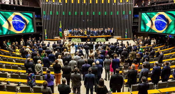 Oposição reage à decisão de Moraes contra Marcos do Val e cobra posicionamento do Senado
