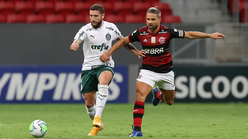 Flamengo e Palmeiras reacendem rivalidade em jogo decisivo