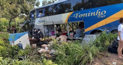 Ônibus que partiu de São Luís colide com carreta em Goiás e deixa três mortos