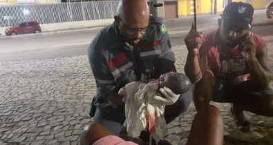 Mulher dá à luz em calçada de shopping, em São Luís