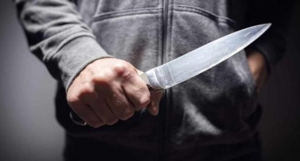 Filho é preso em flagrante suspeito de ameaçar e agredir a própria mãe com faca
