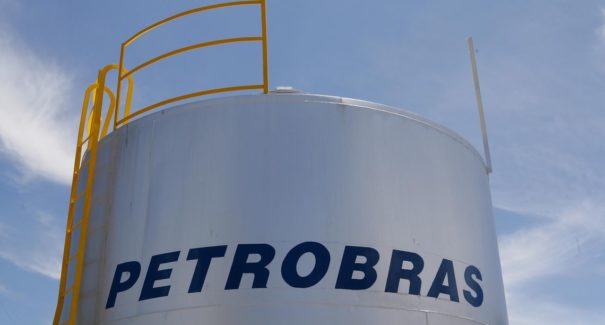 Petroleiros iniciam greve; Petrobras quer garantir abastecimento