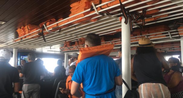 Ferryboats colidem na baía de São Marcos