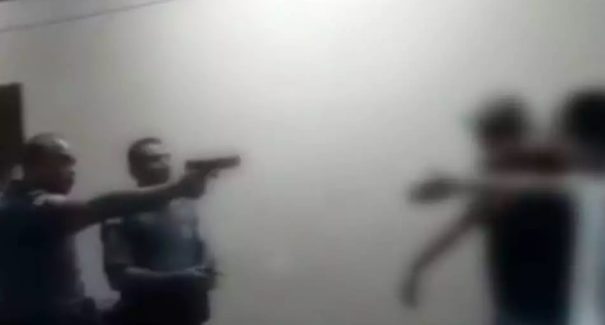 Vídeo: policiais agridem jovens dentro de escola em São Paulo