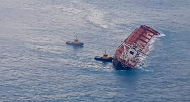 Retirada do óleo de navio está prevista para o dia 12