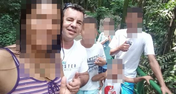 Menino de 11 anos mata pai para proteger mãe e irmão