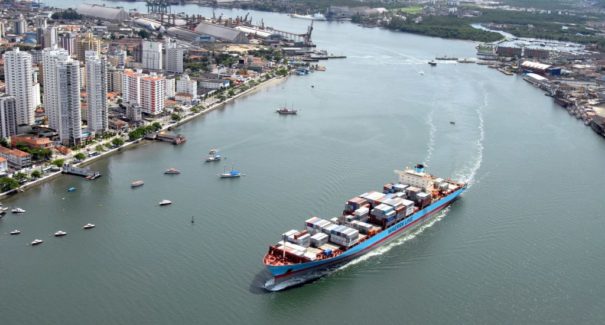 Navio com dois casos suspeitos do novo coronavírus atracará no Porto de Santos
