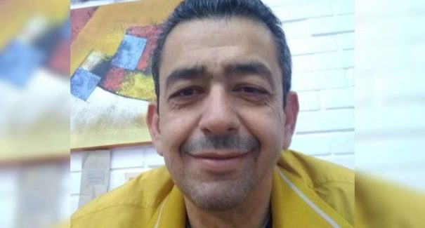 Peritos e testemunhas reconstituem envenenamento de professor