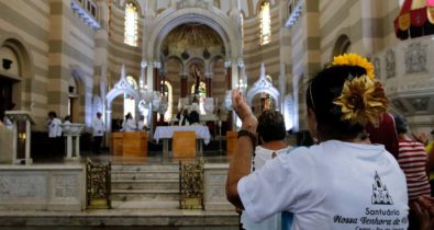 Igrejas recomendam evitar contato físico em missas para prevenir coronavírus