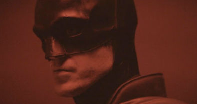 Robert Pattinson aparece, pela primeira vez, como Batman