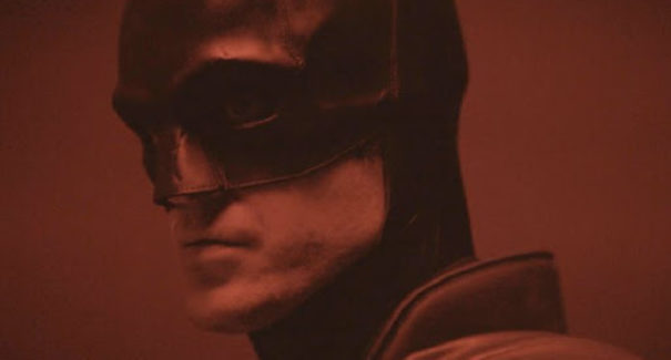 Robert Pattinson aparece, pela primeira vez, como Batman