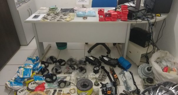 Presa dupla suspeita de adulteração de CNH E CRLV