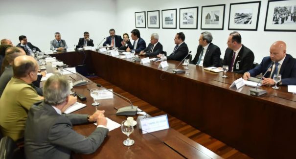 Ministros se reúnem para discutir ações de combate ao novo coronavírus