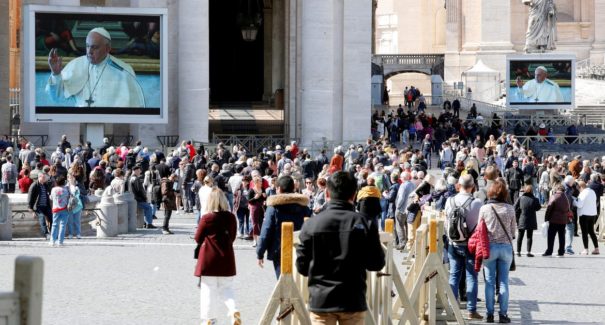 Coronavírus: para evitar aglomeração, papa transmite oração via internet