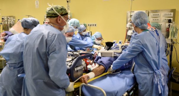 Quatro estados têm ocupação máxima de UTIs e preocupam governo