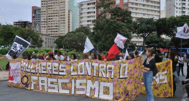 ‘Cadê o homem que engravidou?’: protesto em BH pede legalização do aborto e critica governo
