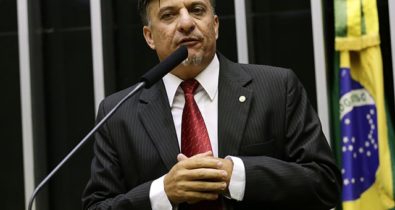 Deputado cria projeto para “amputar mãos” de políticos corruptos