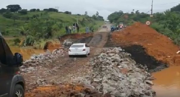 Liberada parte da BR-222 no km 660 após ter sido levada pela forte chuva