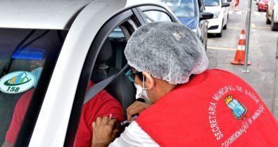 Mais de 1.500 idosos são vacinados no primeiro dia de drive-thru