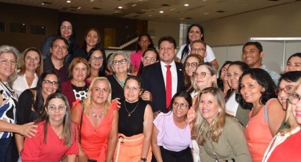 “Cuidar, amar e ajudar para transformar o dia a dia”, destaca lema em homenagem ao Dia dos Profissionais da Educação