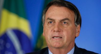 Bolsonaro diz que sancionará auxílio emergencial nesta terça