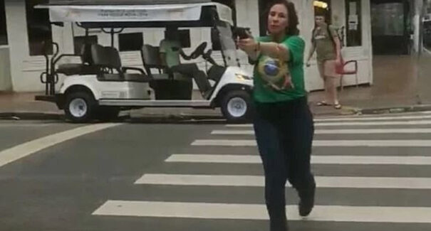 STF tem três votos para condenar Carla Zambelli por perseguição e porte ilegal de arma de fogo