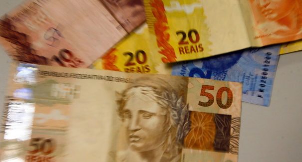 Caixa libera abono salarial para trabalhadores nascidos em julho